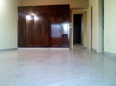 A Disposición Duplex De 3 Dormitorios