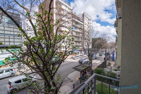 Edificio De Epoca A Reciclar