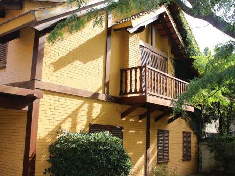 Gran Casa A Reciclar