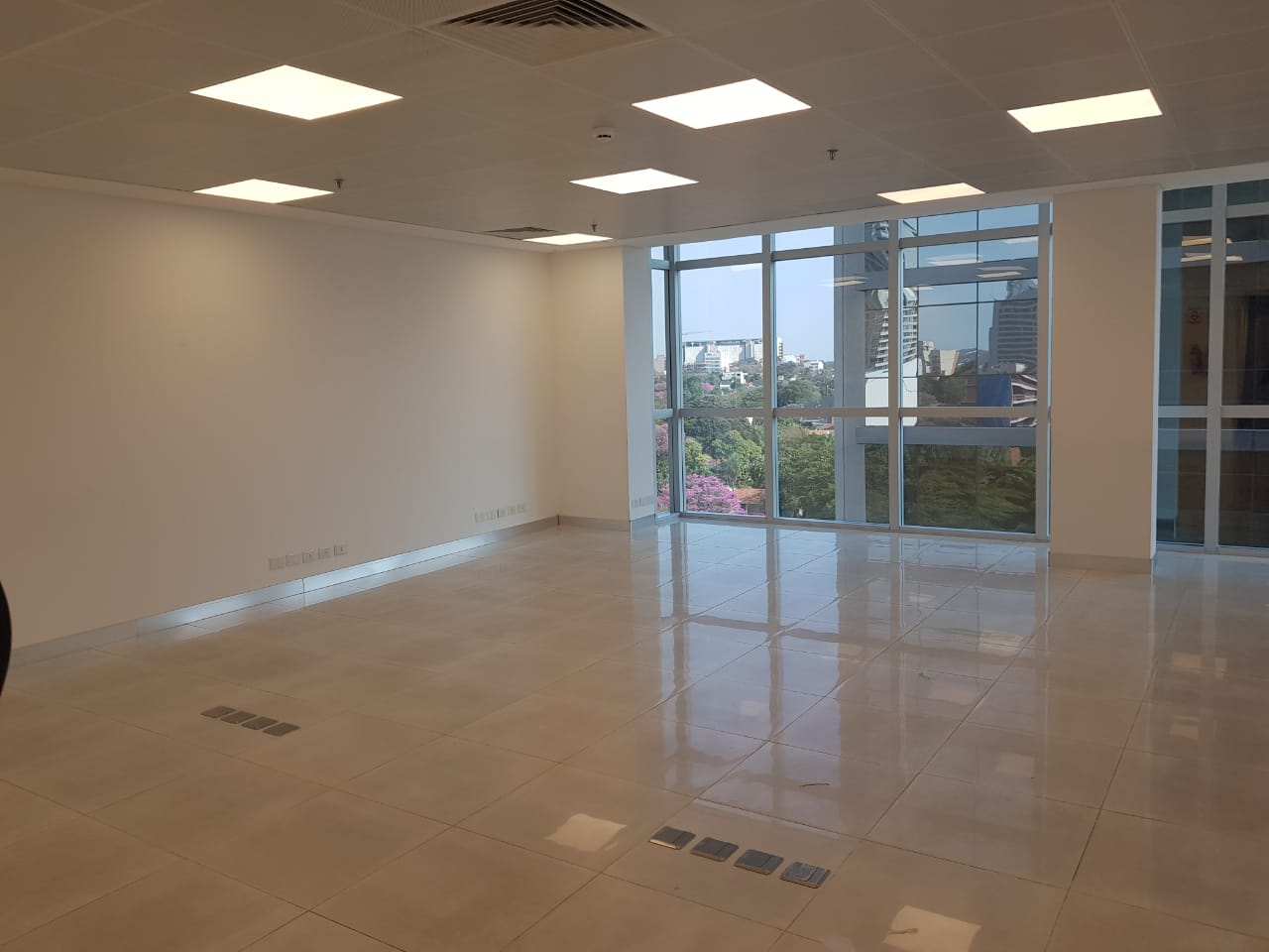 Oficina en VENTA - Edif SKYPARK - Zona corporativa — foto 2