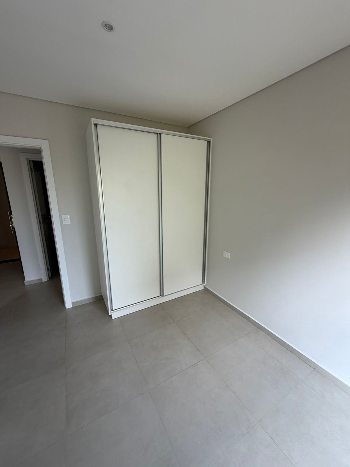 Alquilo departamento de 1 dormitorio con cochera zona cit Luque — foto 3
