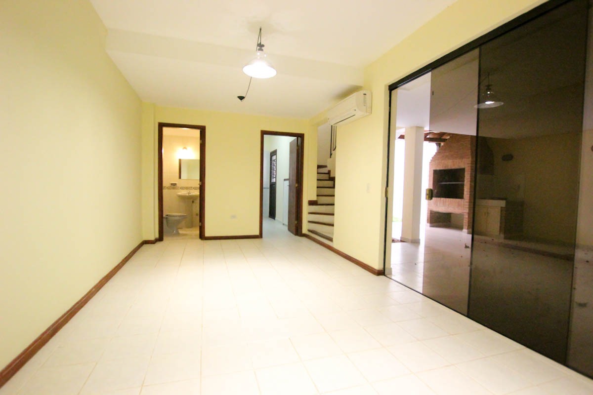 Casa en alquiler en Ycuá Satí