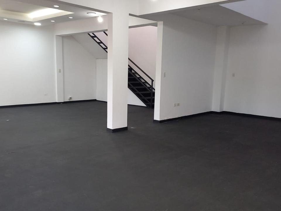 ALQUILER SALÓN COMERCIAL EN AVENIDA BOGGIANI — foto 3