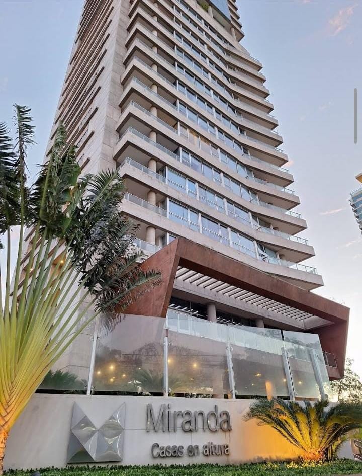 EN ALQUILER AMPLIO DEPTO AMOBLADO EN EL EJE CORPORATIVO. EDIF MIRANDA – 190 M² — foto 2