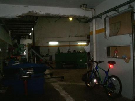 Local Comercial Con Vivienda, Patio