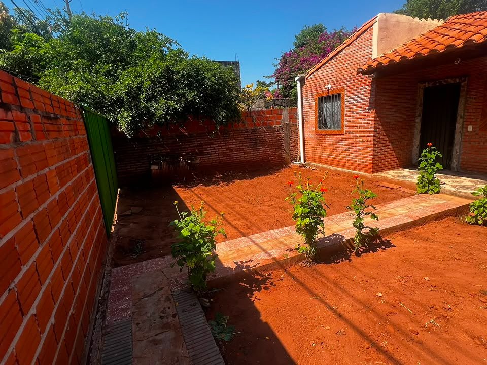 VENDO CASA DE 2 DORMITORIOS EN ITAUGUÁ — foto 2