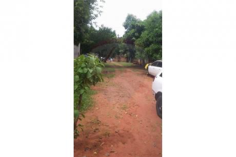 Vendo Casa Con Amplio Terreno En Ñeemby