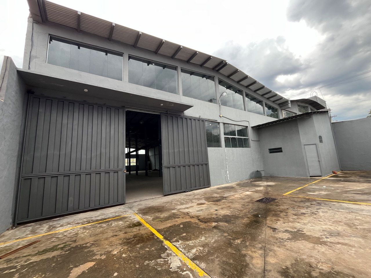 ALQUILO DEPOSITO TRINIDAD - Zona Artigas — foto 2