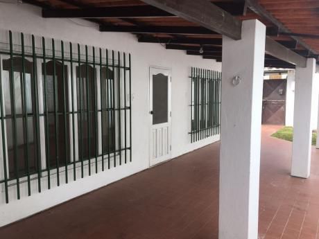 Alquiler Casa En Esquina Zona Las Palmas