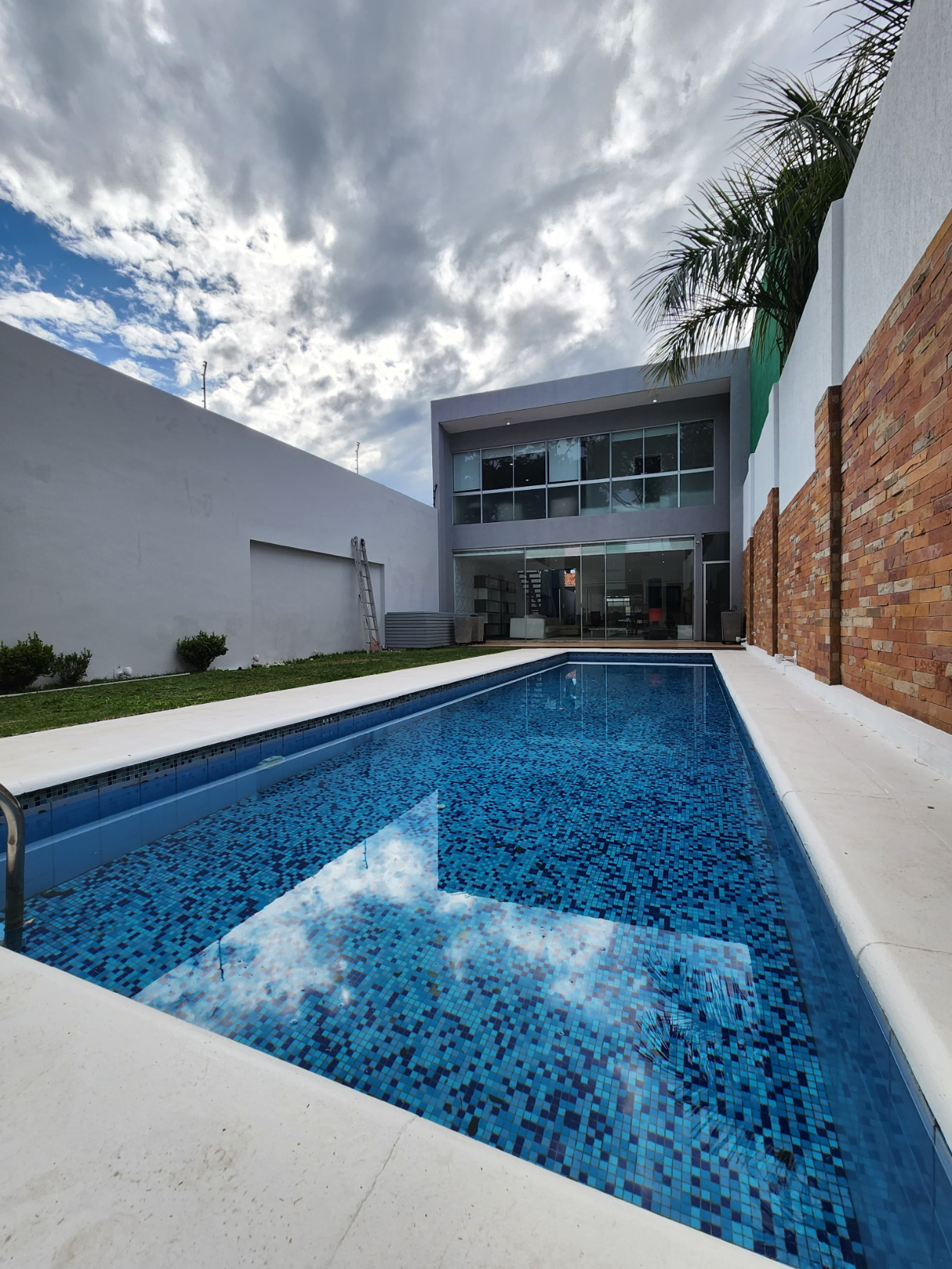 Alquilo Hermosa Casa Minimalista Full Amoblada – Ykua Sati — foto 2