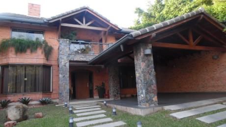 Casa A La Venta En Condominio