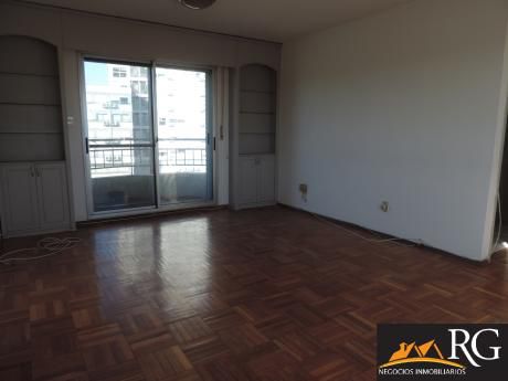 Apartamento En Malvín Sobre Av. Italia 2d Vista Despejada