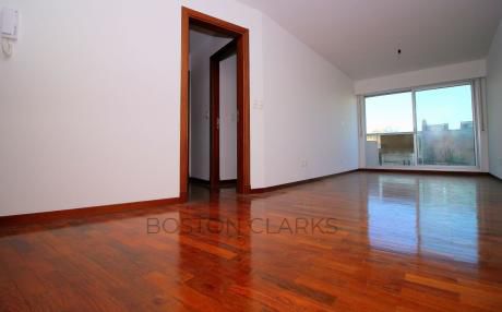 Apartamento En Venta: 2 Dormitorios, 1 Garage, En Malvin.