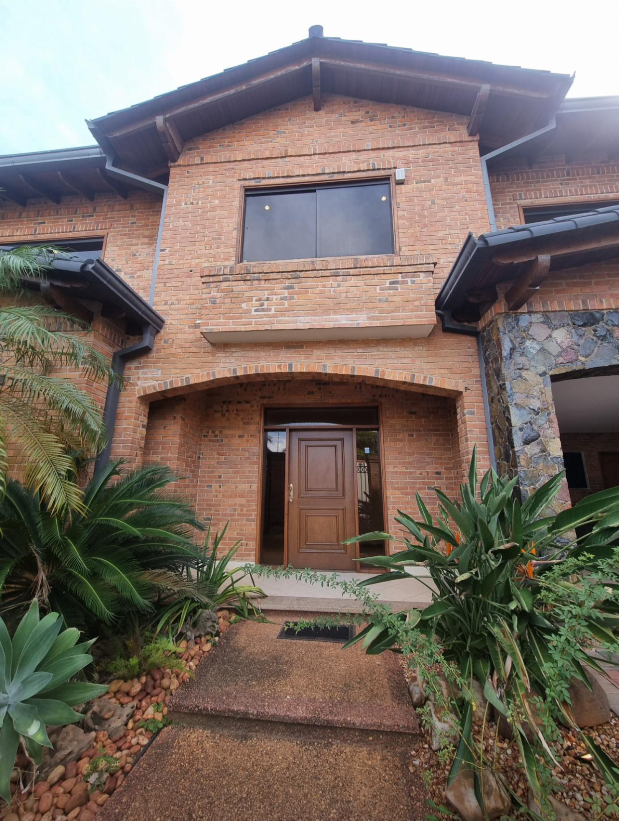 Alquilo Hermosa Residencia de 3 Habit en Suite en Mburucuya — foto 2