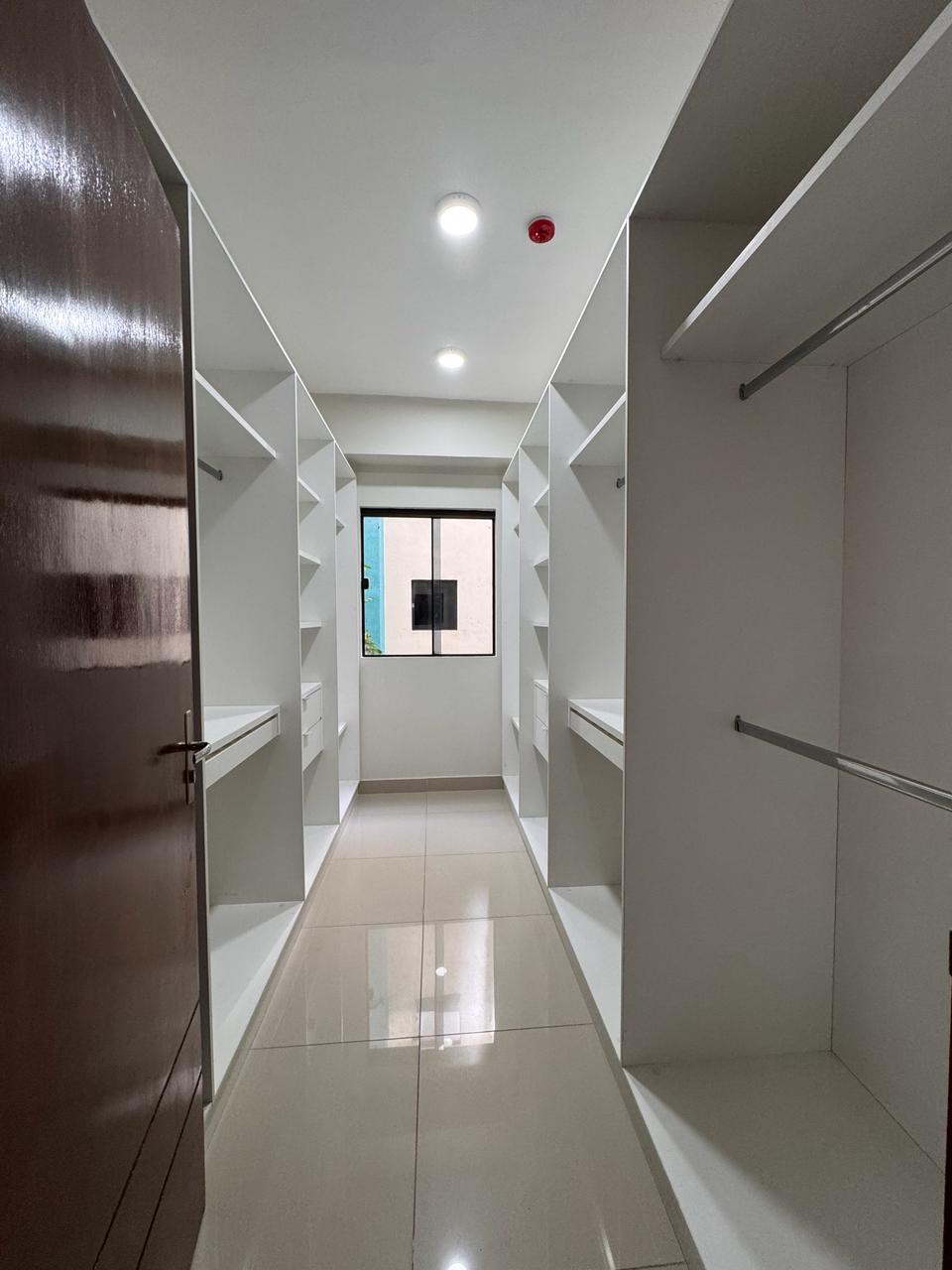 En alquiler departamento de 3 dormitorios en el Barrio San Vicente - Asunción — foto 2