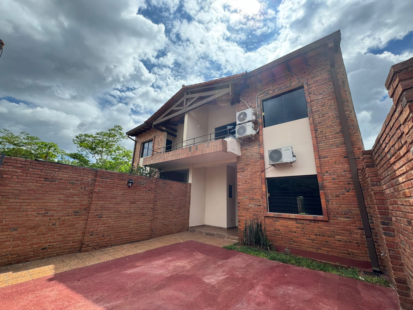 ALQUILO HERMOSO DÚPLEX CON AMPLIO PATIO EN VILLA ADELA – LUQUE — foto 3