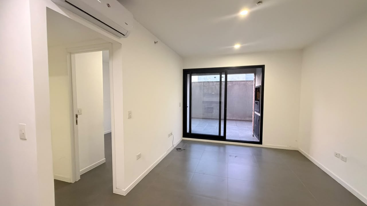 Alquilo departamento de 1 habitación con cochera ,patio y parrilla en Recoleta — foto 3