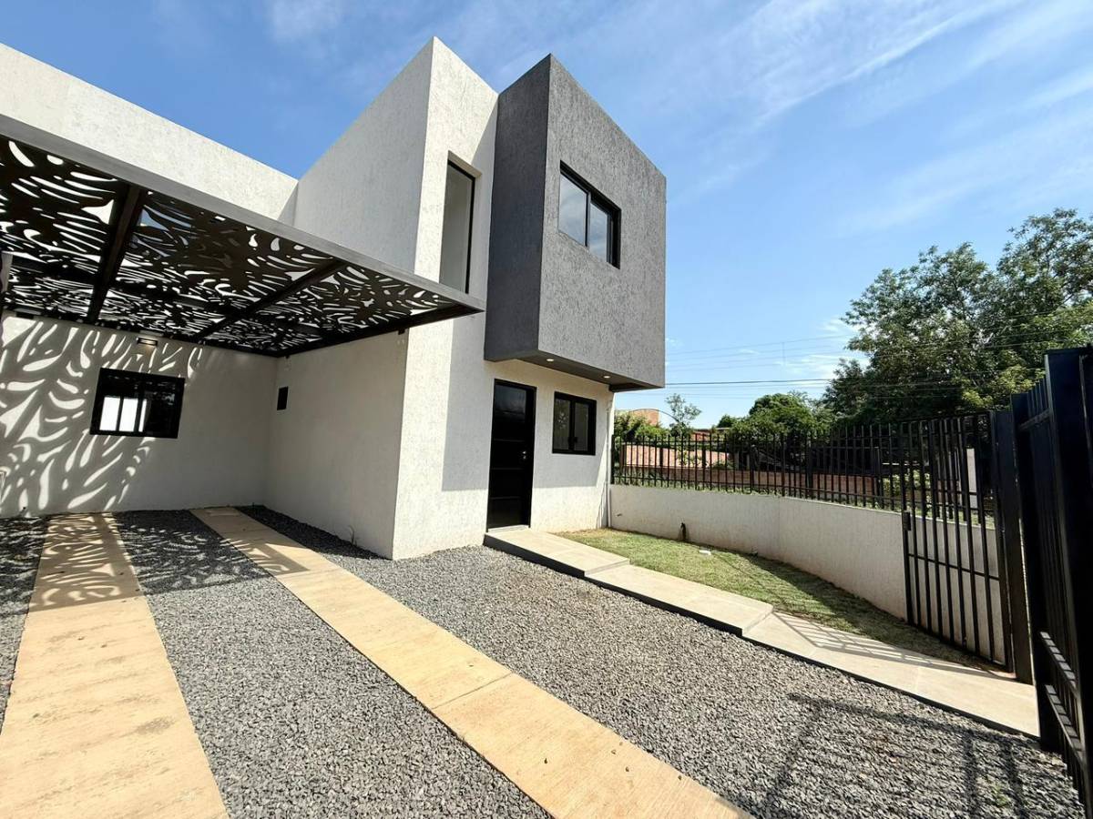 ALQUILO DUPLEX DE 3 DORMITORIOS EN LUQUE — foto 2