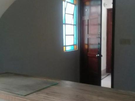 1 Dormitorio 1er Piso Por Escalera !