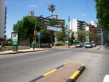 Recomendamos! Bien Ubicado. Un Dormitorio, Con Patio Y Terraza.