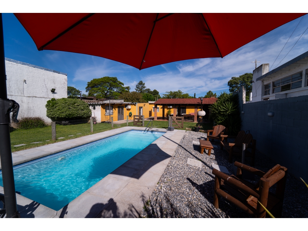 Padrón único, casa, monoambiente, taller, piscina, fondo parquizado.