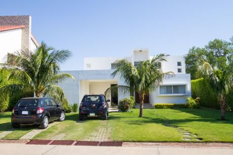 Hermosa Casa Colinas I El Parque