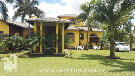 Hermosa Y Amplia Residencia En Caaguazu