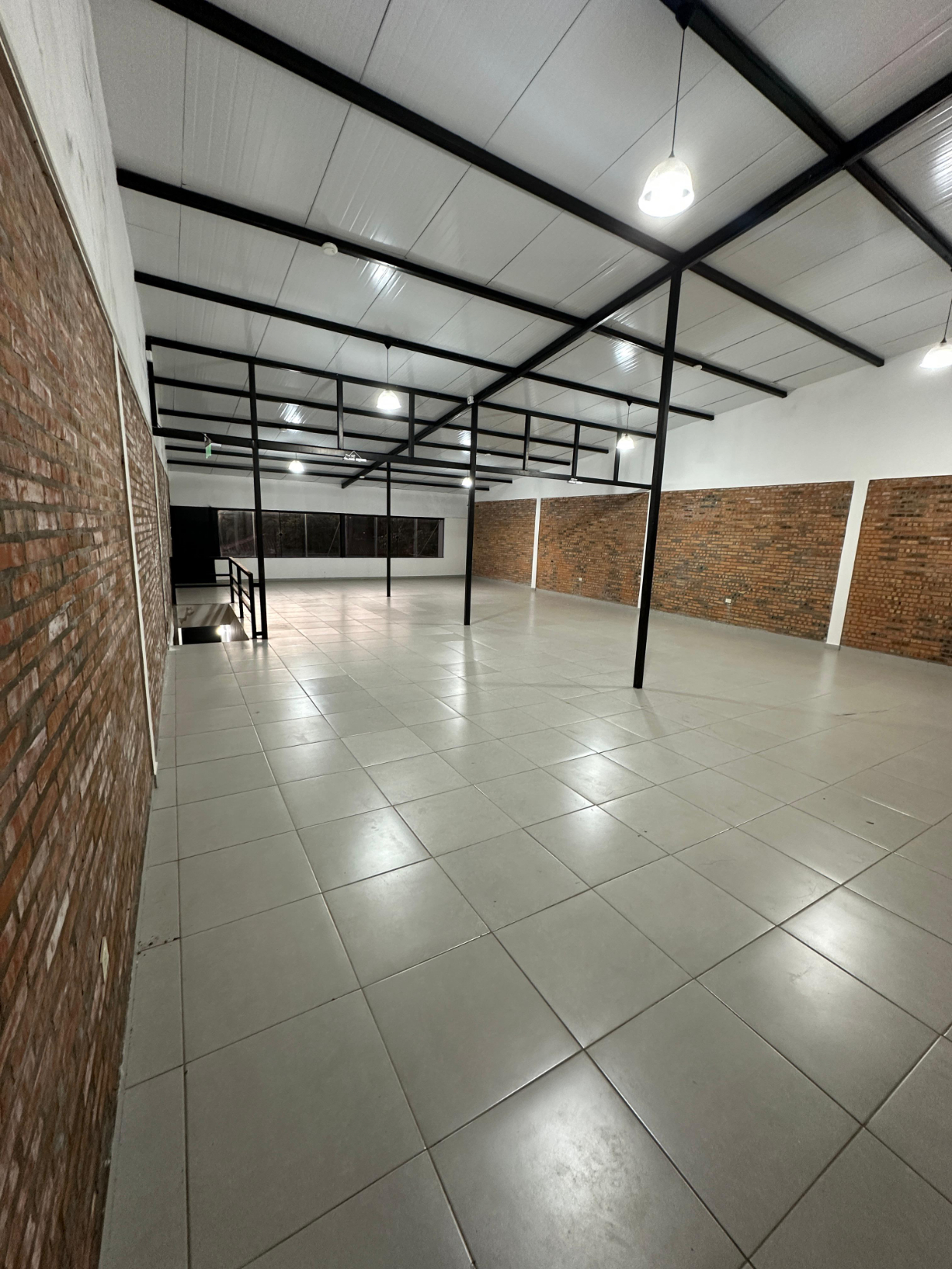 ALQUILO SALON COMERCIAL A ESTRENAR LUQUE -SAN LORENZO — foto 2
