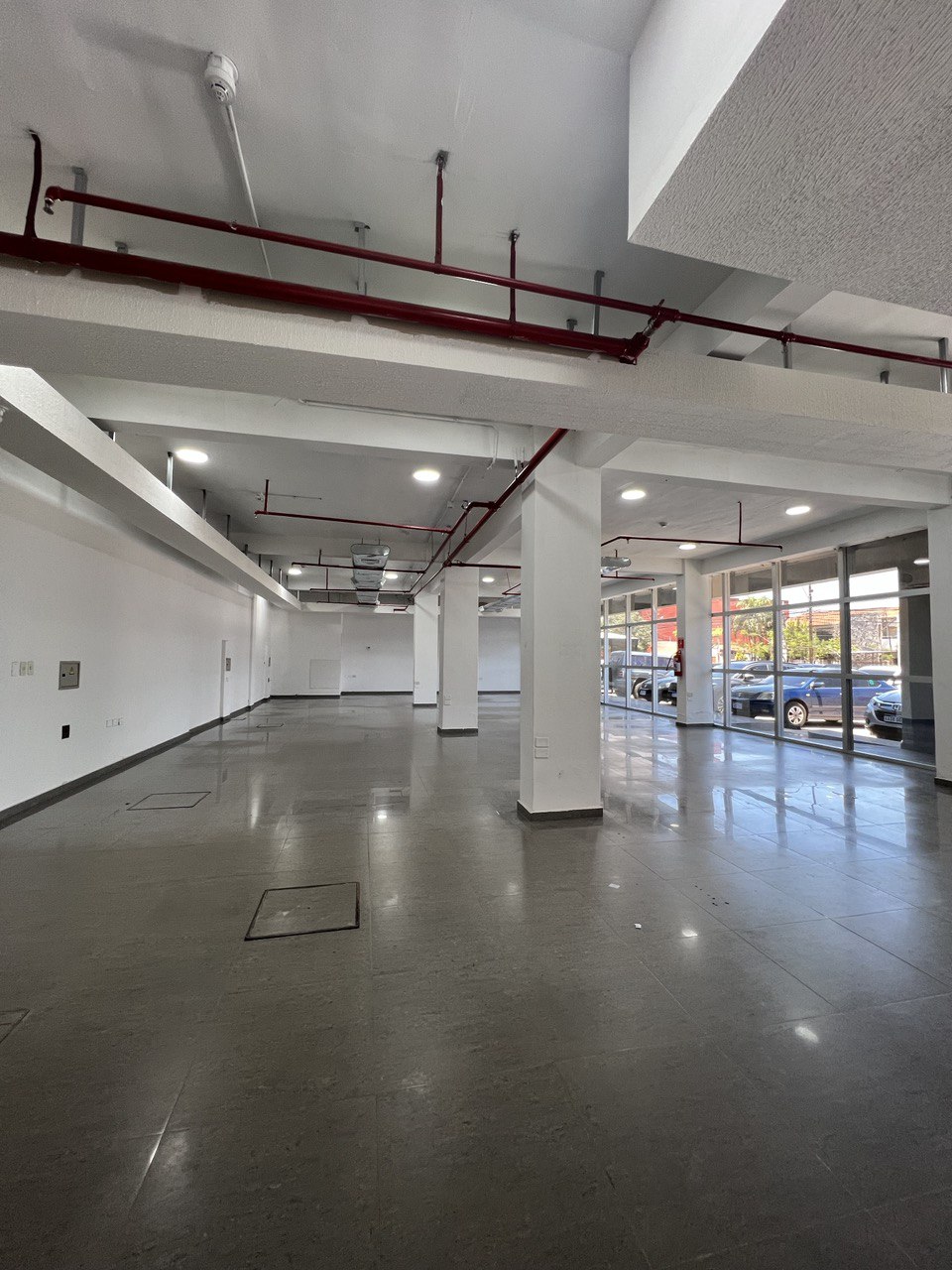VENDO PRESTIGIOSO EDIFICIO CORPORATIVO ZONA AVENIDA ARTIGAS DISTRITO PERSEVERANCIA CON OFICINAS Y ESTACIONAMIENTOS LUGAR DE ALTO TRANSITO VEHICULAR — foto 2