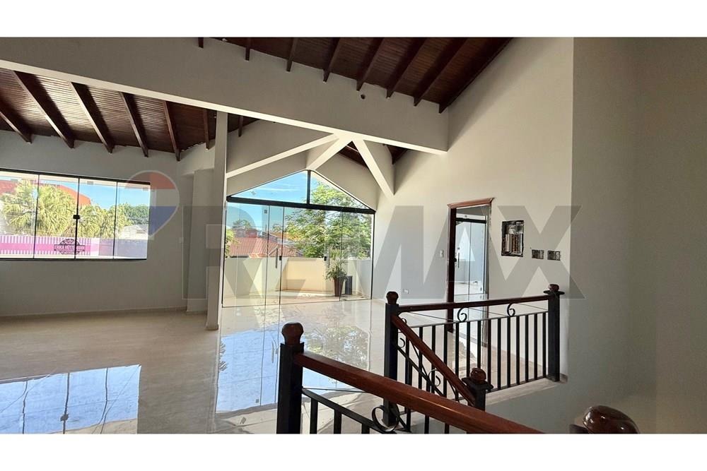 Residencia de Lujo en Barrio Boquerón – 700 m² Construidos — foto 3
