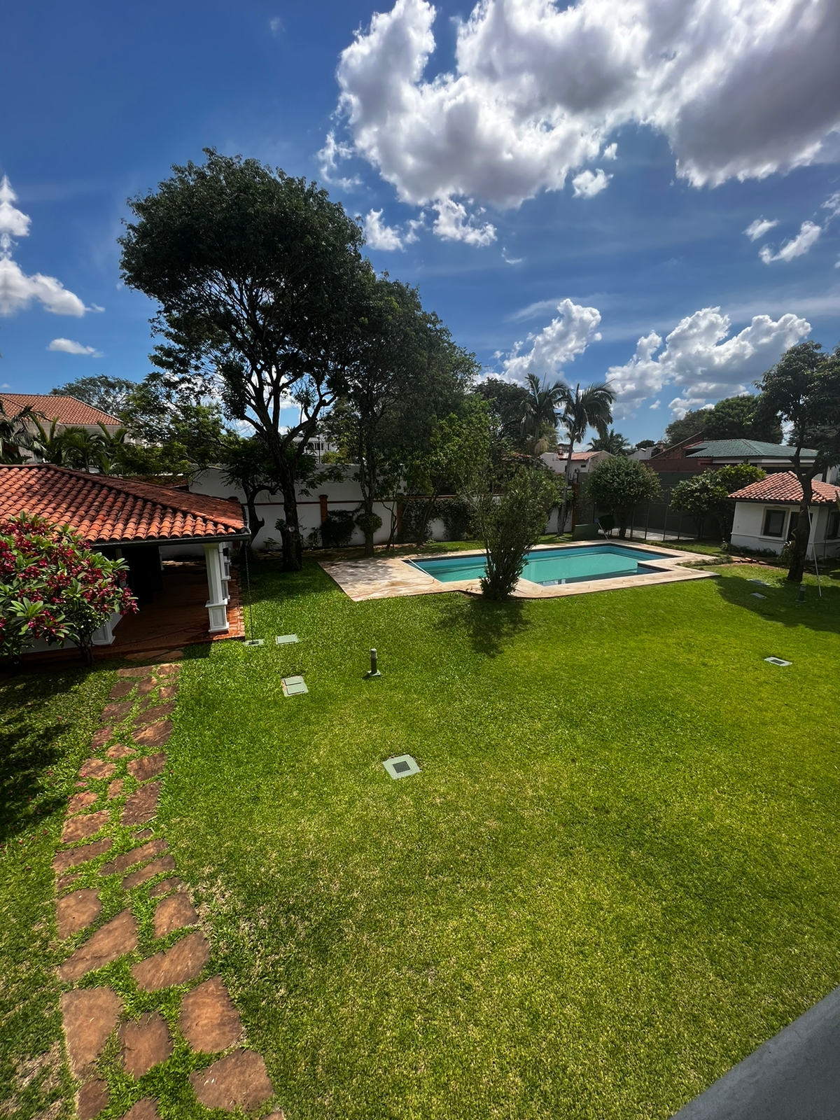 HERMOSA Y GRAN RESIDENCIA EN BO.LOS LAURELES  C / 5 SUITES — foto 2