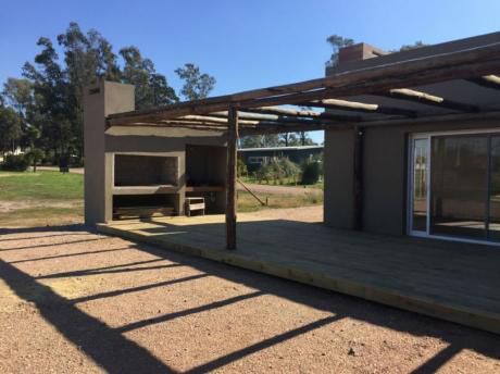 Casa De 3 Dormitorios En Barrio Privado