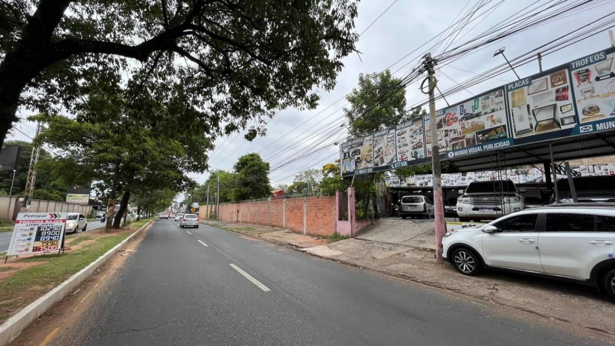 ALQUILO AMPLIO TERRENO SOBRE MARISCAL LOPEZ — foto 2
