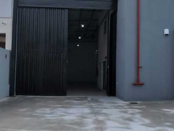 ALQUILO TINGLADO CON SHOWROOM A ESTRENAR EN SAN LORENZO — foto 3