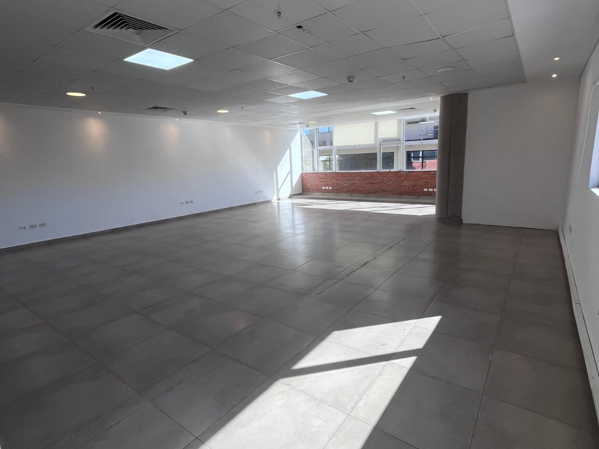 Alquilo oficina de 140m2 en Barrio Mariscal — foto 2