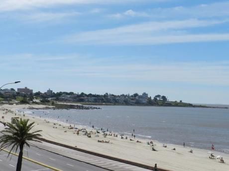 Malvin Amueblado. Frente Al Mar. 1dor. 40m2. Piso3. Calef. Aa. Gje. Laundry. Bbq