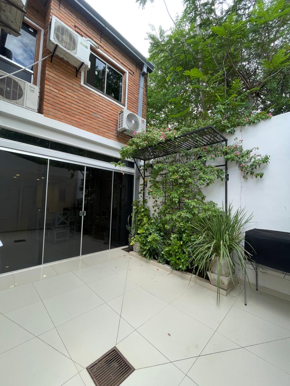 ALQUILO DUPLEX SEMI AMOBLADO EN BARRIO MBURUCUYA — foto 3