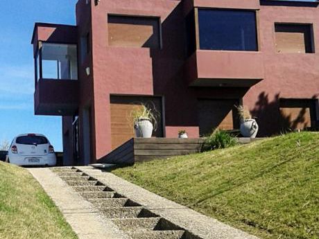 Casa En Venta Y Alquiler 4 Dormitorios