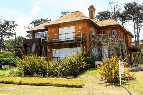 Casa En Venta Y Alquiler 4 Dormitorios