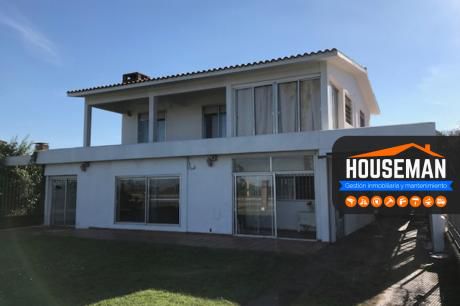 Hermoso Chalet Sobre Rambla Costanera