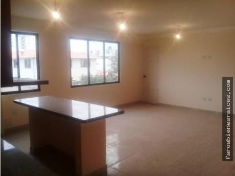 Comodo Departamento Av. Beigin