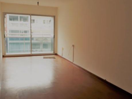 Pocitos – Alquiler Apartamento Soleado 1 Dormitorio Con Garaje