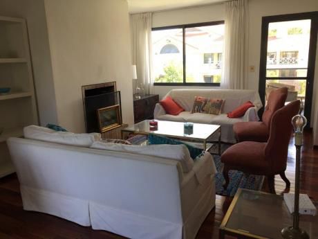 Apartamento De Categoría En Carrasco Sur, 3 Dormitorios.
