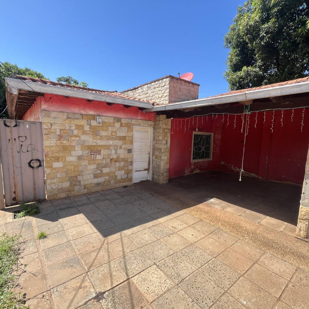 VENTA DE CASA A REMODELAR O DEMOLER – LAURELTY, LUQUE — foto 2