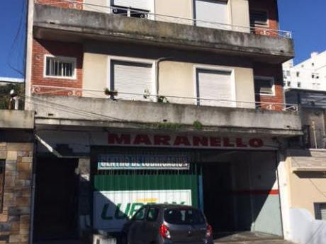 La Gaceta Y Luis Lamas. Contrafrente Soleado