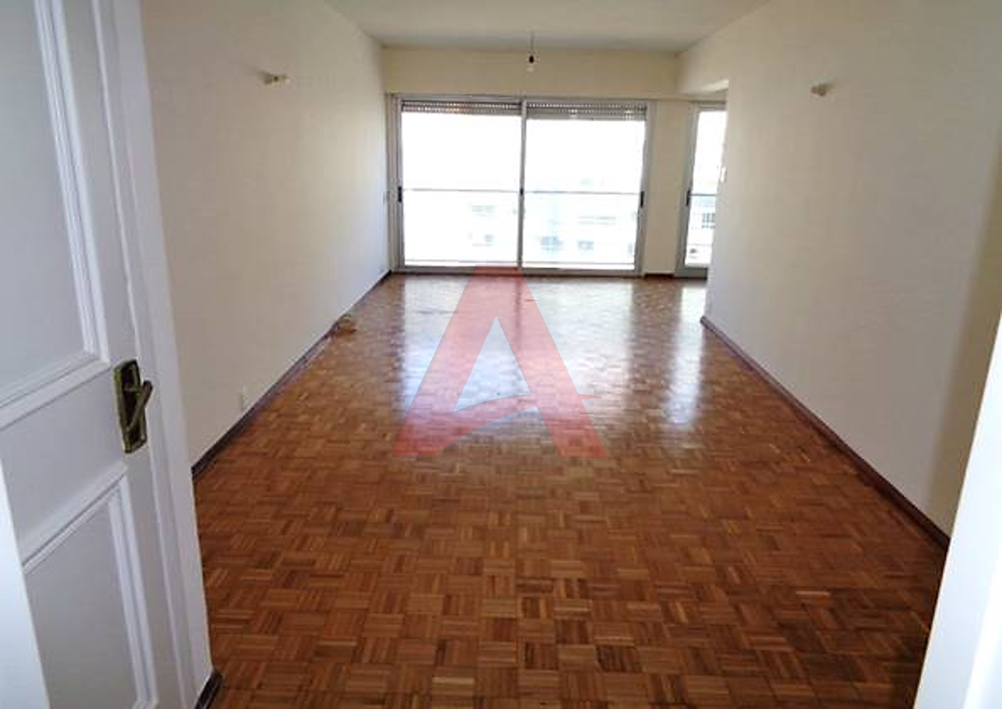 VENTA APARTAMENTO CON VISTA AL MAR - 2 DORMITORIOS Y SERVICIO (CON RENTA)