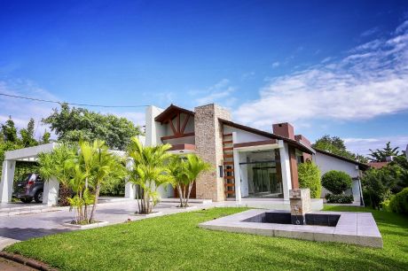 Casa De Lujo En El Urubo