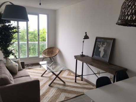 Estrene Amplio Y Moderno. Con Garage!