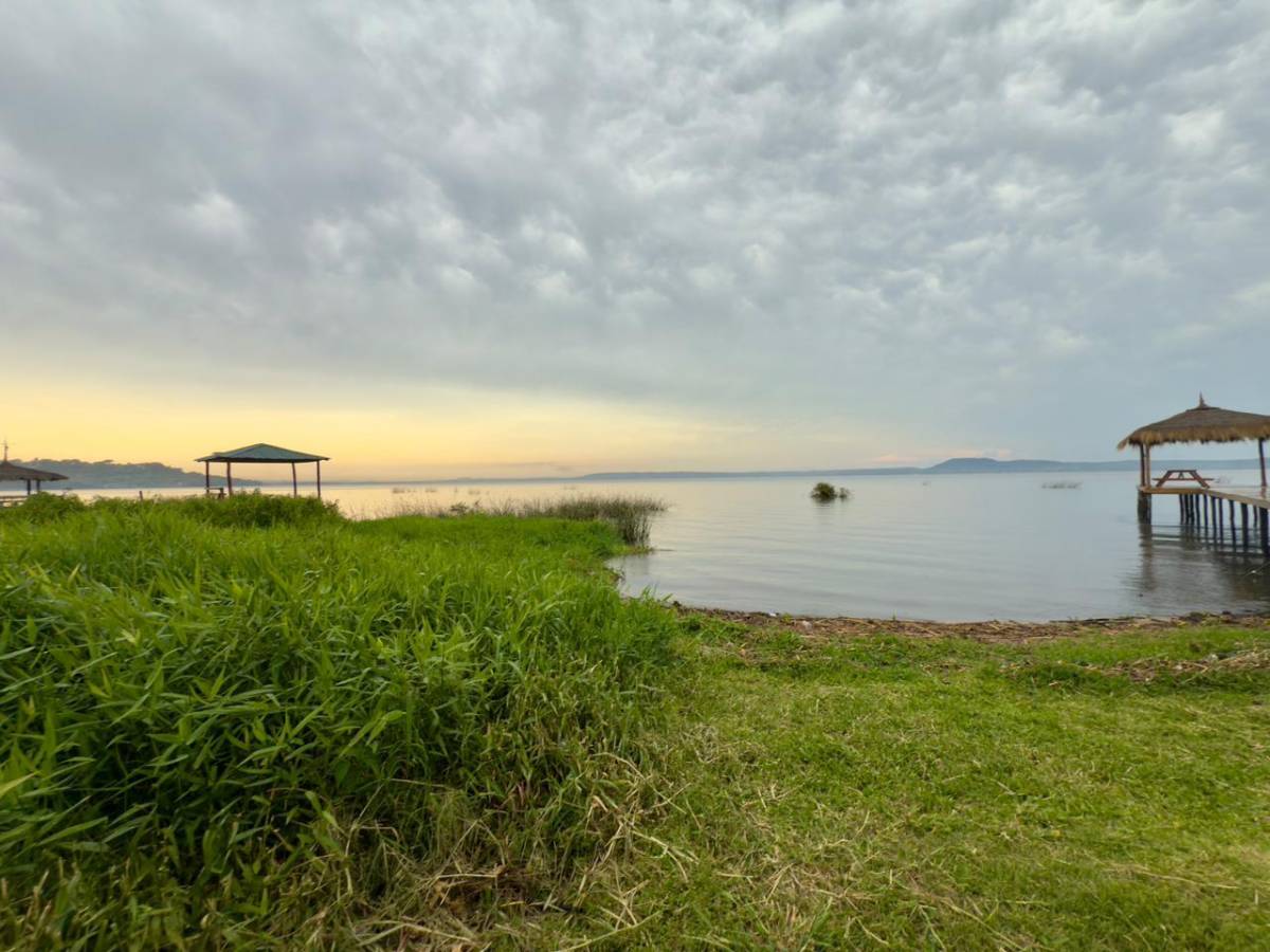 EN VENTA TERRENO SOBRE EL LAGO — foto 2