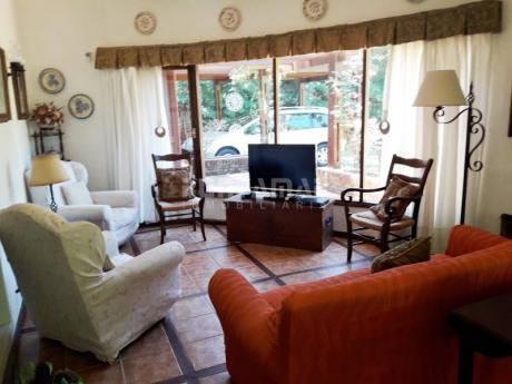 Muy Linda Casa En Zona De Playa Brava, Cerca Del Mar , En Un Entorno Muy Tranquilo Y Confortable Para Disfrutar De Unas Buenas Vacaciones